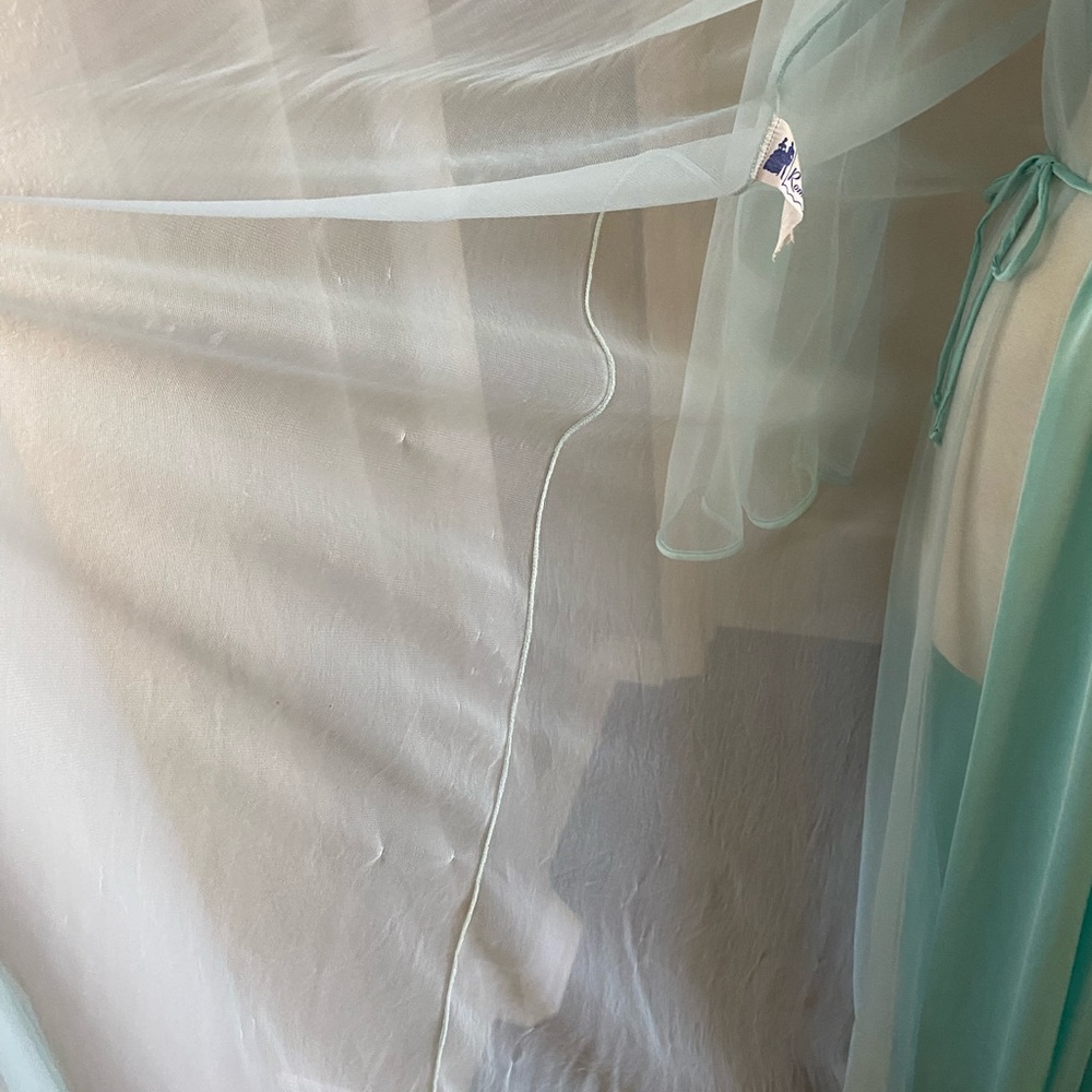 Vintage Peignoir Negligee Set - Picture 6 of 15